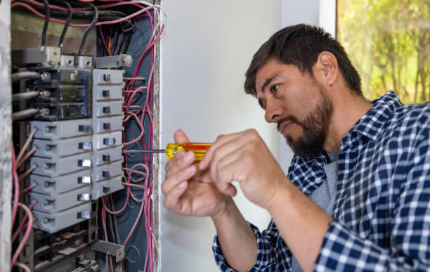 Best Emergency Electrical Repair  in Maquoketa, IA